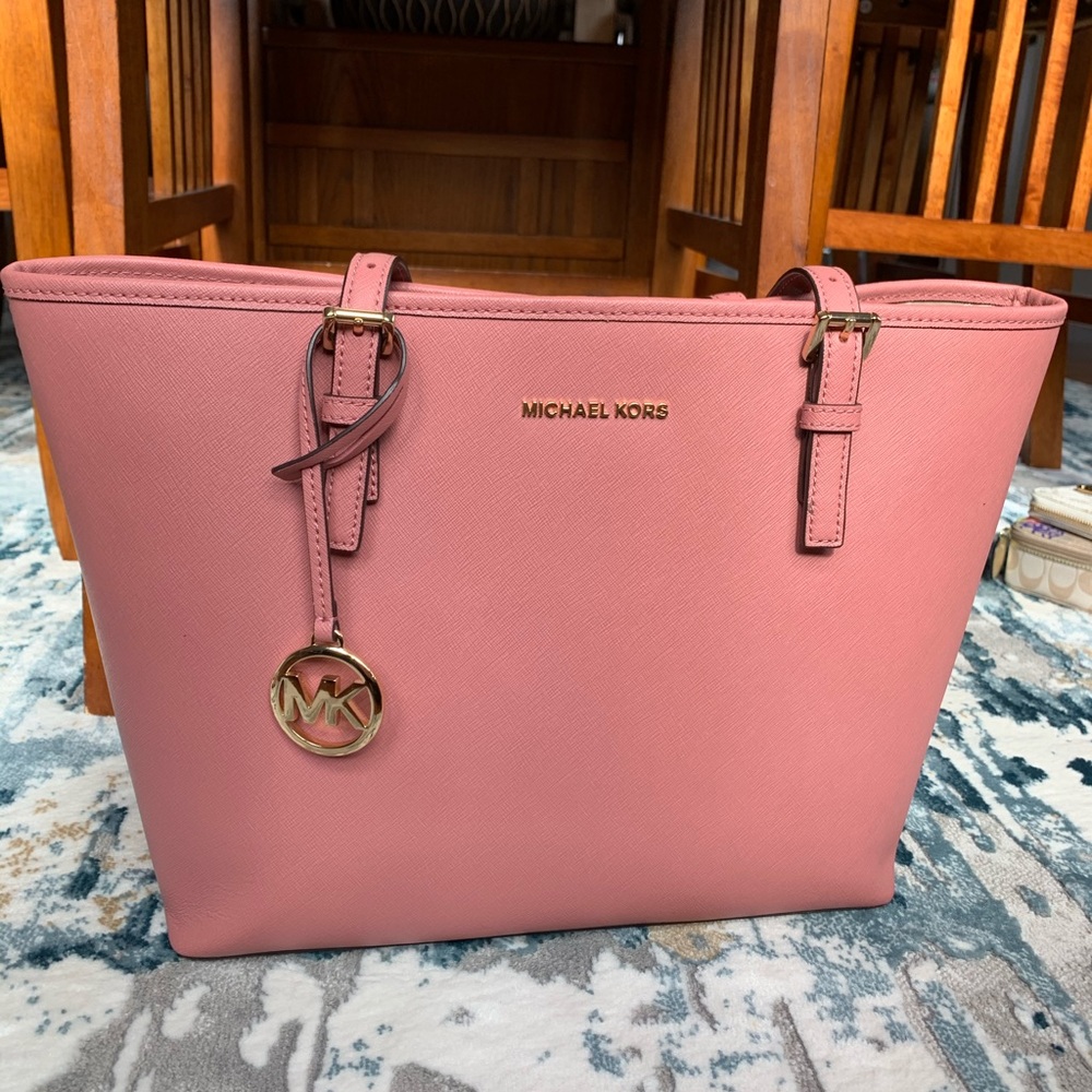 Gorgeous Michael KORS bag never used